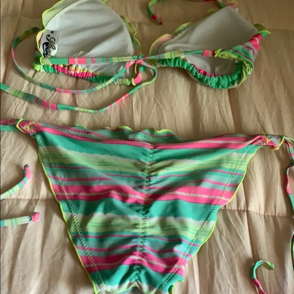 Bikini - Picture 3 of 3